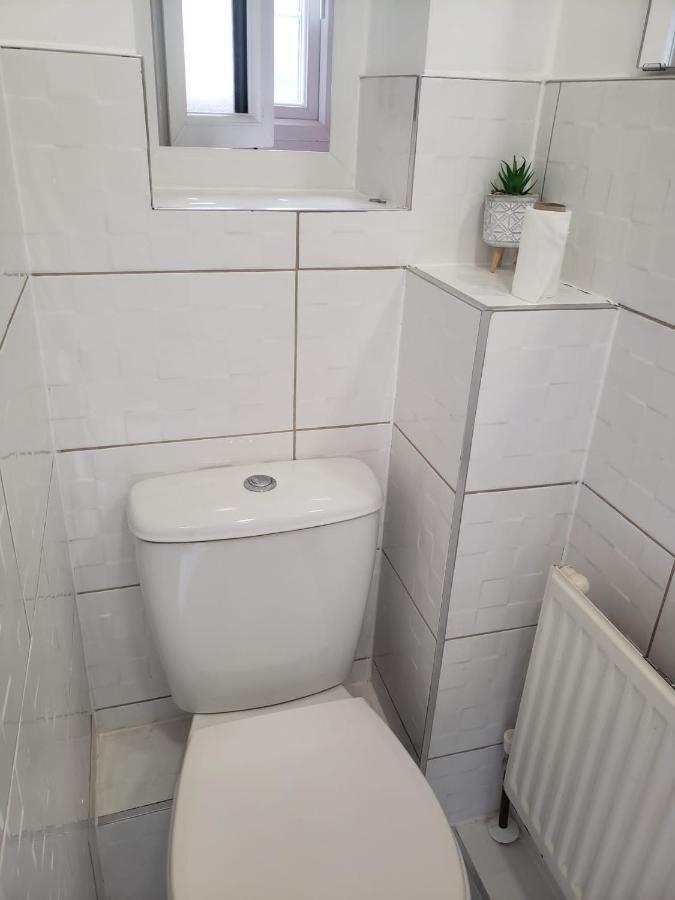 Vibrant Single Room Only For One Adult Southall Esterno foto