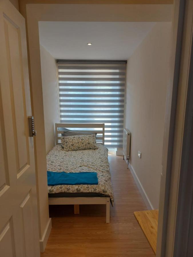 Vibrant Single Room Only For One Adult Southall Esterno foto